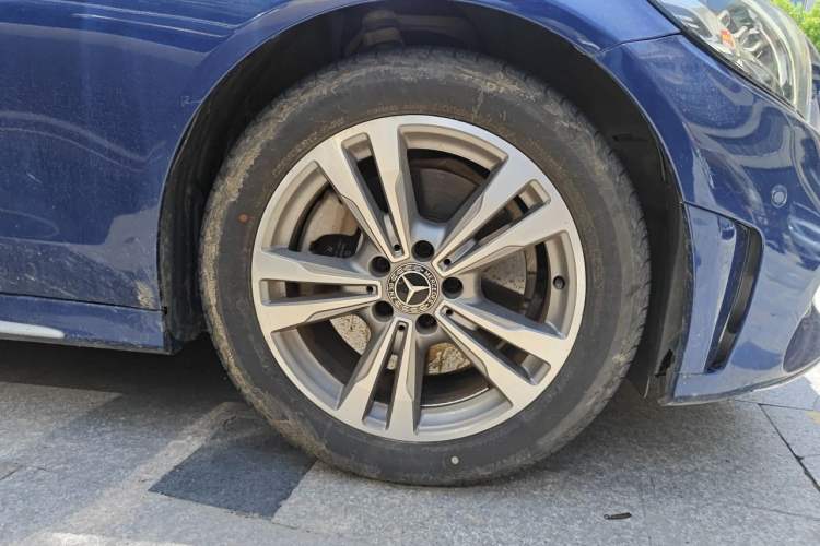 Used Mercedes-Benz C-Class 2019 C 180 L Fashion Edition Sport Version Right Front Wheel Hub