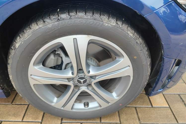 Used Mercedes-Benz C-Class 2019 Restyled C 260 L Sport Edition Right Front Wheel Hub