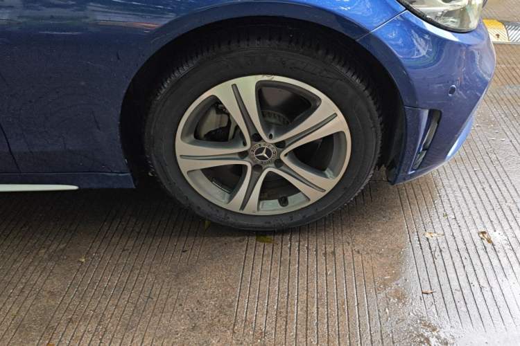 Used Mercedes-Benz C-Class 2019 Restyled C 260 L Sport Edition Right Front Wheel Hub