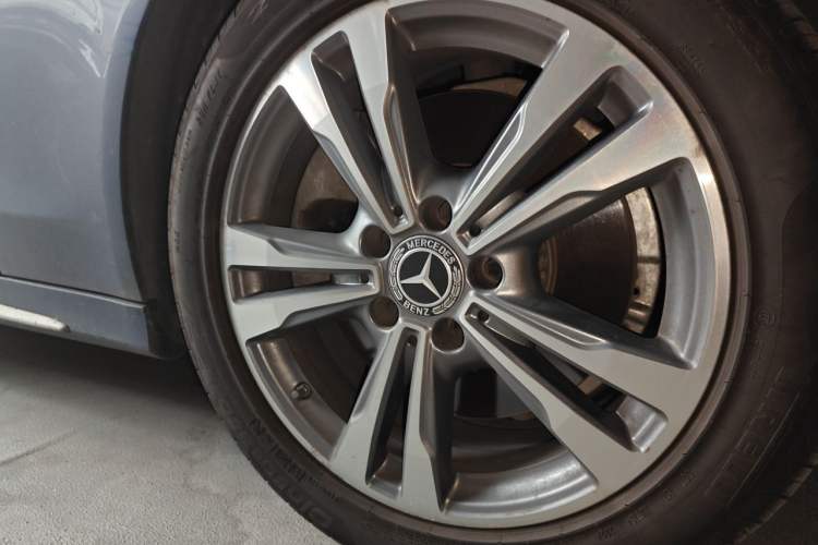 Used Mercedes-Benz C-Class 2019 C 180 L Fashion Edition Sport Version Right Front Wheel Hub