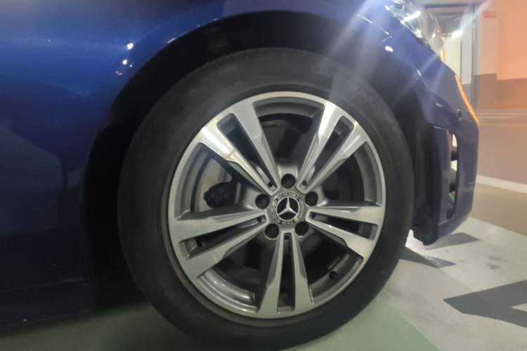 Used Mercedes-Benz C-Class 2019 C 180 L Fashion Edition Sport Version Right Front Wheel Hub