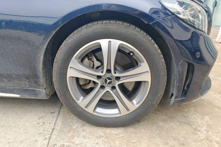 Used Mercedes-Benz C-Class 2019 C 260 L Sport Edition Right Front Wheel Hub