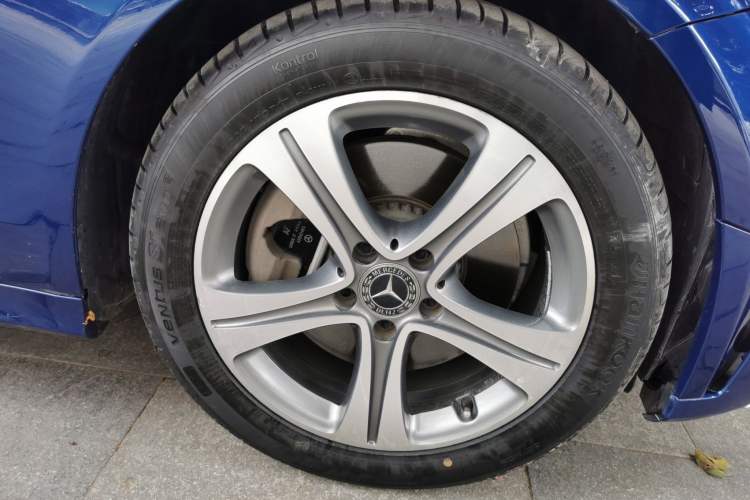Used Mercedes-Benz C-Class 2019 Restyled C 260 L Sport Edition Right Front Wheel Hub