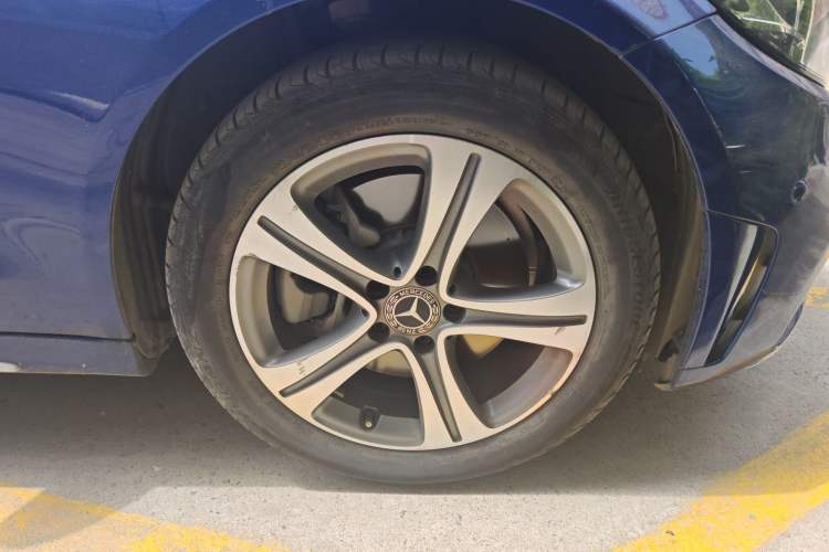 Used Mercedes-Benz C-Class 2019 Restyled C 260 L Sport Edition Right Front Wheel Hub