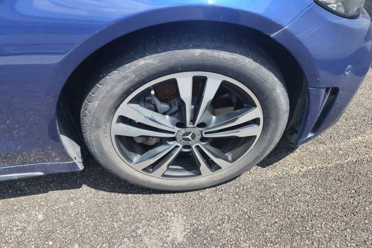 Used Mercedes-Benz C-Class 2019 C 260 Sport Edition Right Front Wheel Hub