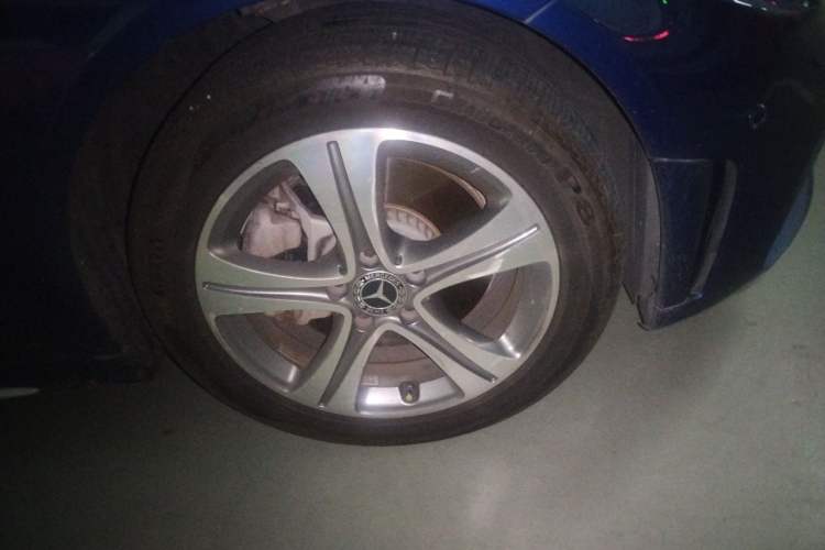 Used Mercedes-Benz C-Class 2019 Restyled C 260 L Sport Edition Right Front Wheel Hub