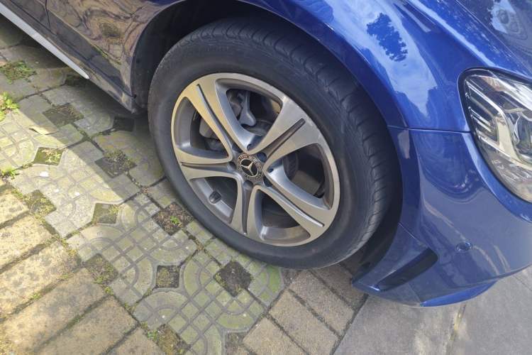 Used Mercedes-Benz C-Class 2019 C 260 L Sport Edition Right Front Wheel Hub