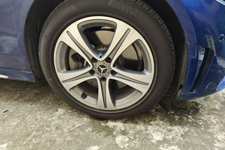 Used Mercedes-Benz C-Class 2019 Restyled C 260 L Sport Edition Right Front Wheel Hub