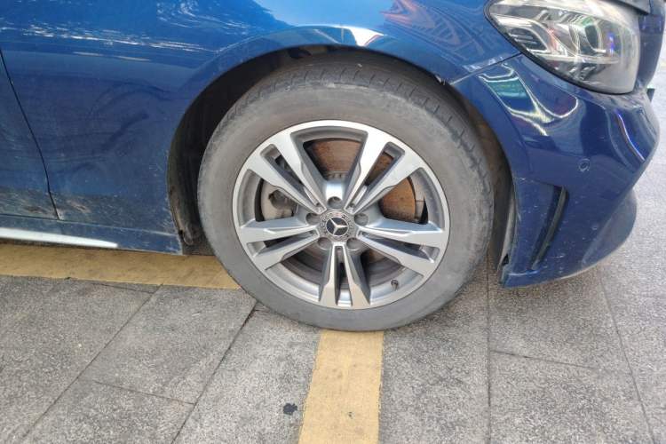 Used Mercedes-Benz C-Class 2019 C 180 L Fashion Edition Sport Version Right Front Wheel Hub