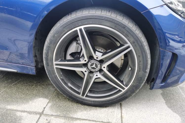 Used Mercedes-Benz C-Class 2019 C 260 Sport Edition 4MATIC Right Front Wheel Hub