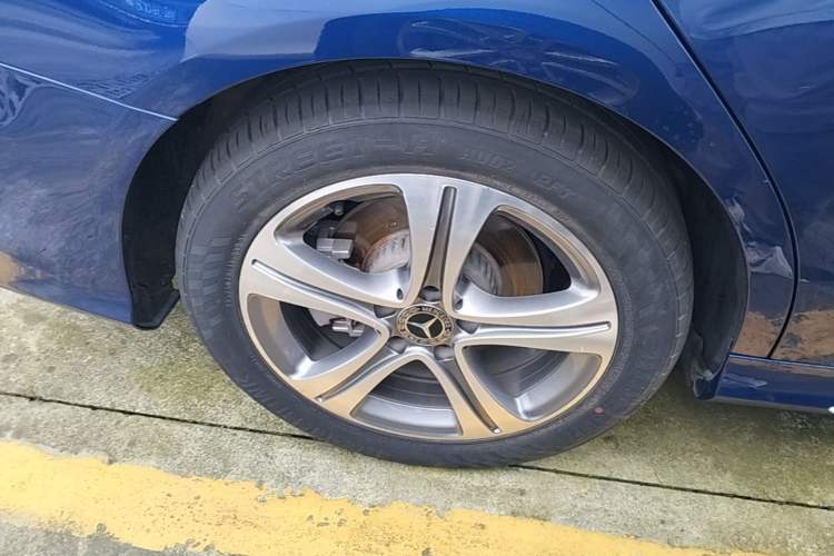 Used Mercedes-Benz C-Class 2019 Restyled C 260 L Sport Edition Right Rear Wheel Hub