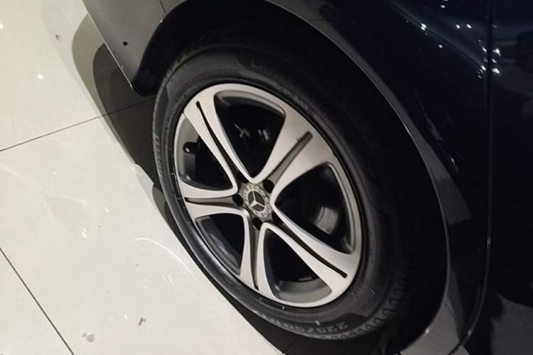 Used Mercedes-Benz C-Class 2019 Restyled C 260 L Sport Edition Right Rear Wheel Hub