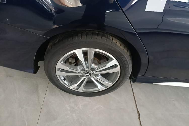 Used Mercedes-Benz C-Class 2019 C 180 L Fashion Edition Sport Version Right Rear Wheel Hub