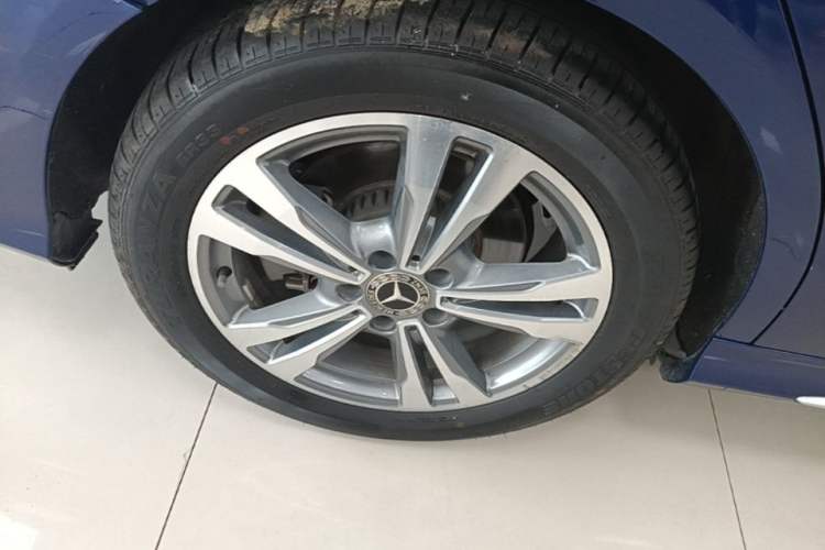 Used Mercedes-Benz C-Class 2019 C 180 L Fashion Edition Sport Version Right Rear Wheel Hub