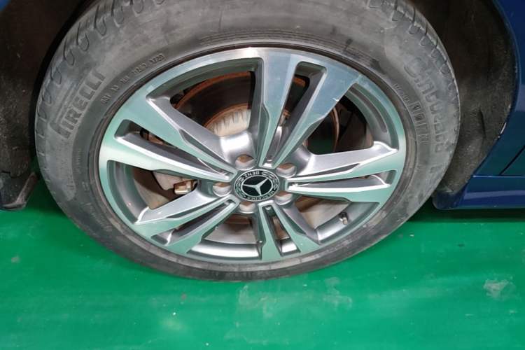 Used Mercedes-Benz C-Class 2019 C 180 L Fashion Edition Sport Version Right Rear Wheel Hub