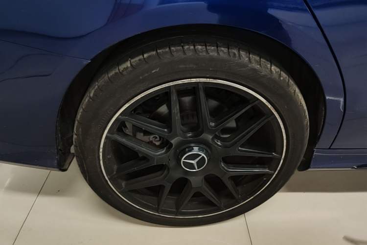 Used Mercedes-Benz C-Class 2019 C 260 L Sport Edition Right Rear Wheel Hub