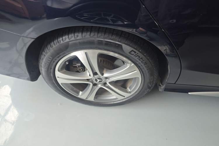 Used Mercedes-Benz C-Class 2019 Restyled C 260 L Sport Edition Right Rear Wheel Hub
