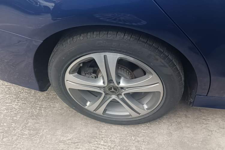 Used Mercedes-Benz C-Class 2019 Restyled C 260 L Sport Edition Right Rear Wheel Hub