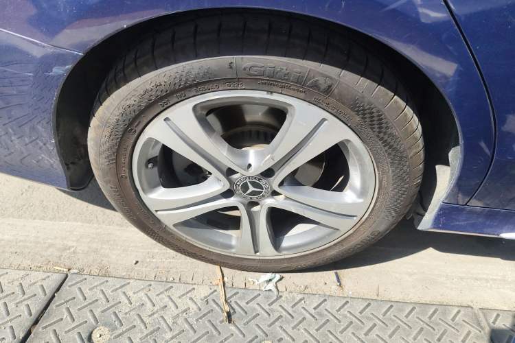 Used Mercedes-Benz C-Class 2019 Restyled C 260 L Sport Edition Right Rear Wheel Hub