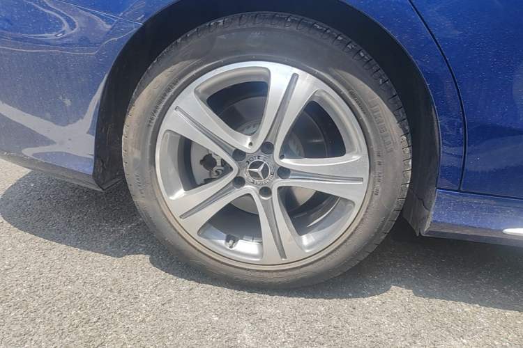 Used Mercedes-Benz C-Class 2019 Restyled C 260 L Sport Edition Right Rear Wheel Hub