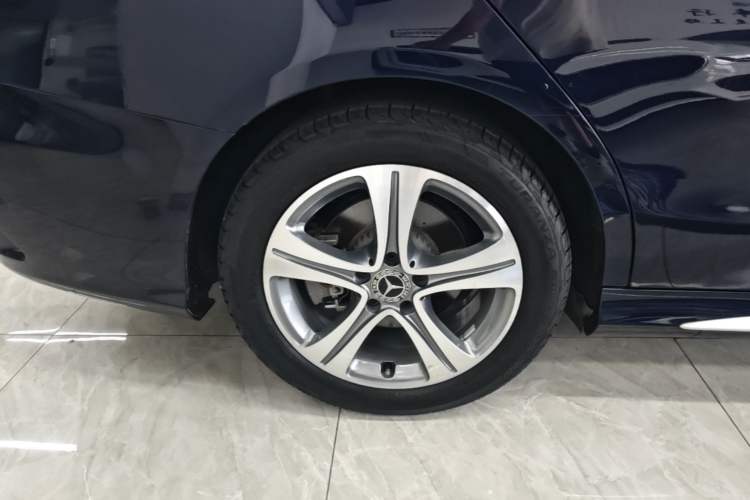 Used Mercedes-Benz C-Class 2019 Restyled C 260 L Sport Edition Right Rear Wheel Hub