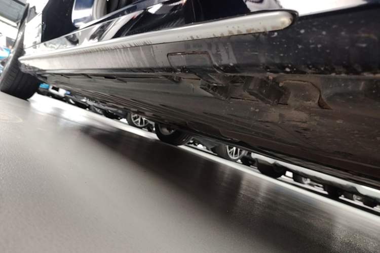 Used Mercedes-Benz C-Class 2019 Restyled C 260 L Sport Edition Right Side Sill