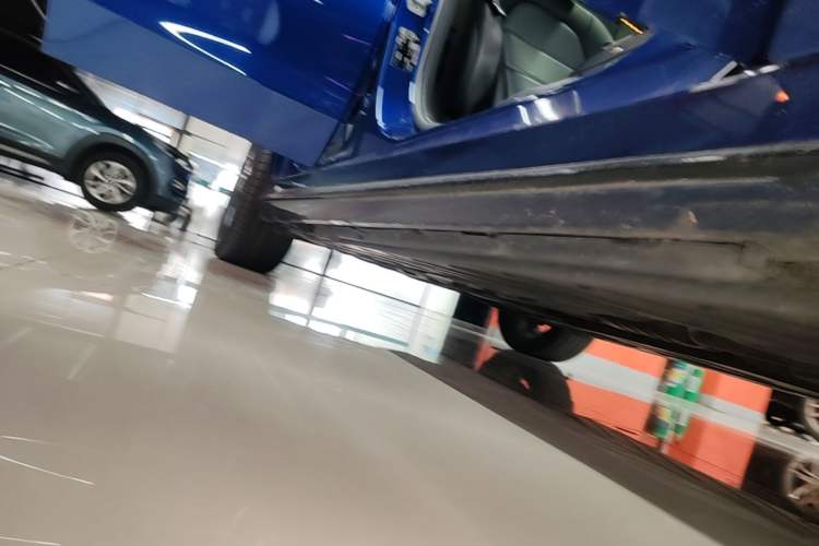 Used Mercedes-Benz C-Class 2019 C 260 L Sport Edition Right Side Sill