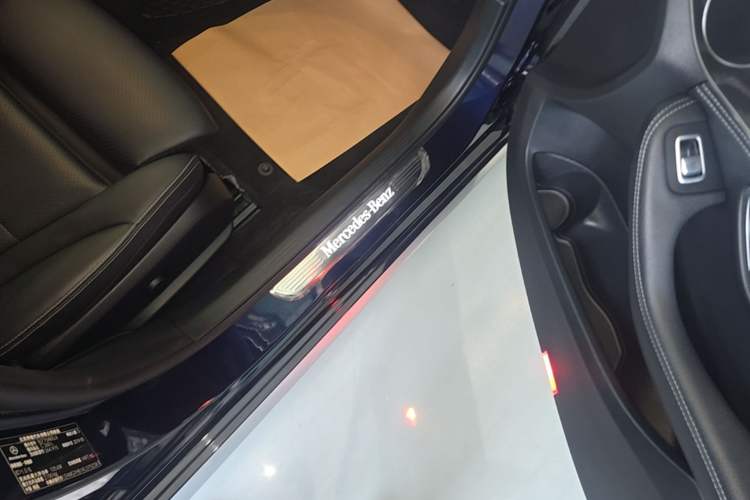 Used Mercedes-Benz C-Class 2019 Restyled C 260 L Sport Edition Right Side Sill