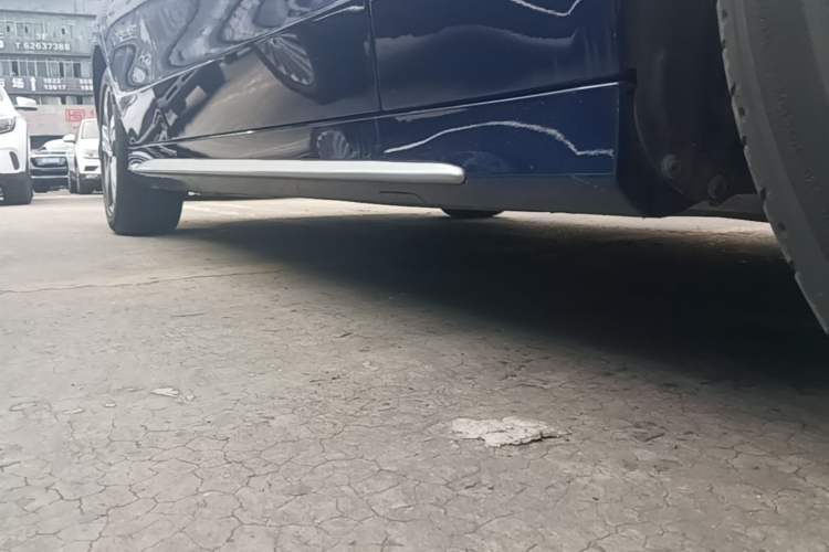 Used Mercedes-Benz C-Class 2019 Restyled C 260 L Sport Edition Right Side Sill