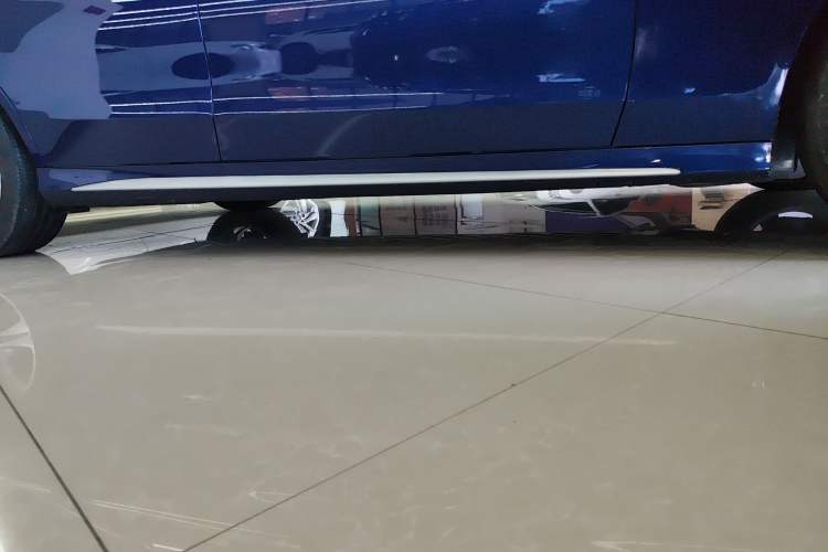 Used Mercedes-Benz C-Class 2019 Restyled C 260 L Sport Edition Right Side Sill