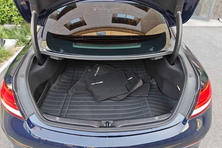 Used Mercedes-Benz C-Class 2019 C 260 Coupe Trunk
