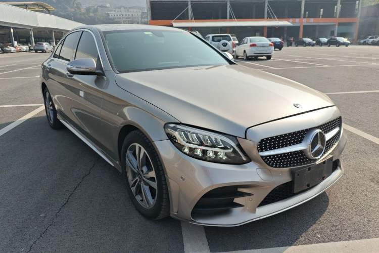 Used Mercedes-Benz C-Class 2019 C 180 L Fashion Edition Sport Version Front Right 45 Deg