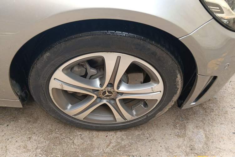 Used Mercedes-Benz C-Class 2019 C 260 L Sport Edition Right Front Wheel Hub
