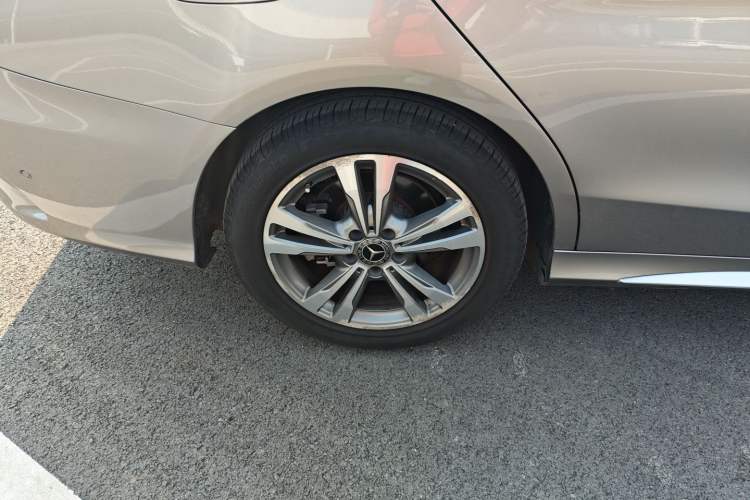 Used Mercedes-Benz C-Class 2019 C 180 L Fashion Edition Sport Version Right Rear Wheel Hub