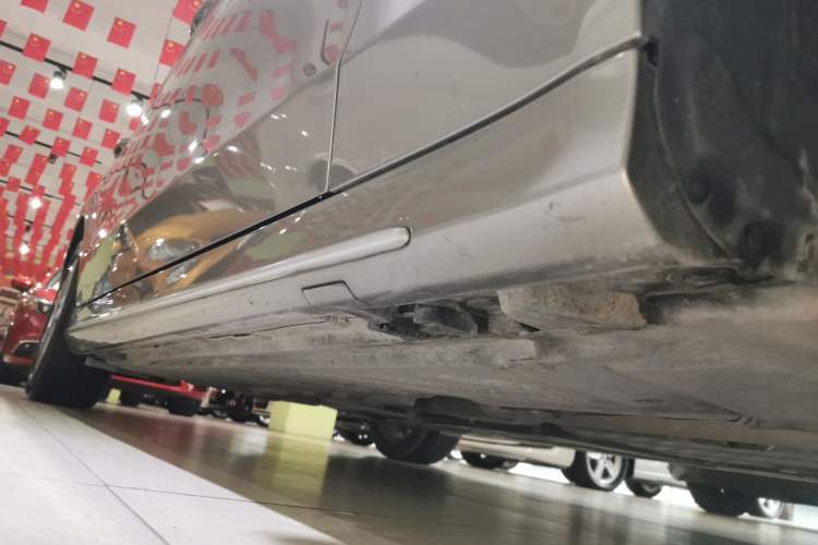 Used Mercedes-Benz C-Class 2019 Restyled C 260 L Sport Edition Right Side Sill