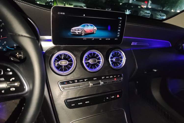 Used Mercedes-Benz C-Class 2019 Restyled C 260 L Sport Edition Audio And AC Panel