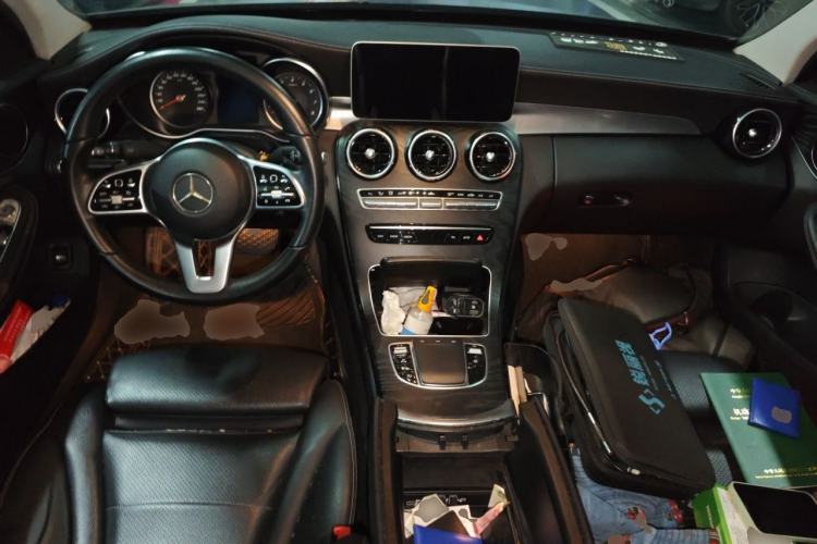 Used Mercedes-Benz C-Class 2019 C 180 L Dynamic Sports Edition Center Console