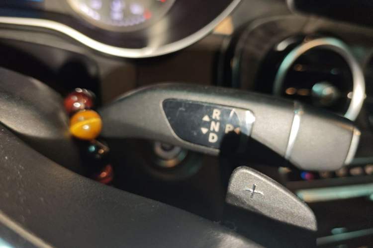 Used Mercedes-Benz C-Class 2019 C 180 L Dynamic Sports Edition Gear Lever
