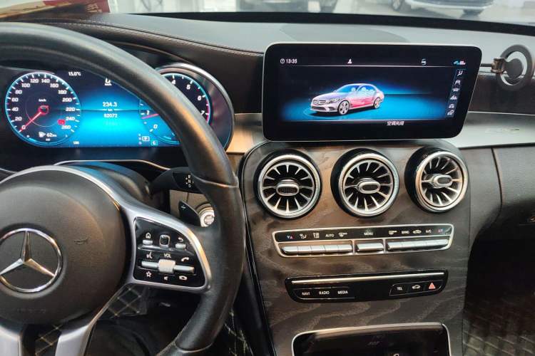 Used Mercedes-Benz C-Class 2019 Restyled C 260 L Sport Edition Audio And AC Panel