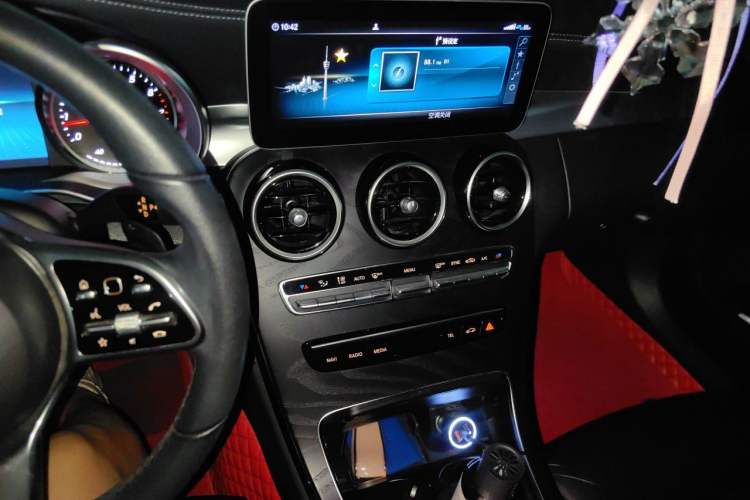 Used Mercedes-Benz C-Class 2019 C 180 L Fashion Edition Sport Version Audio And AC Panel