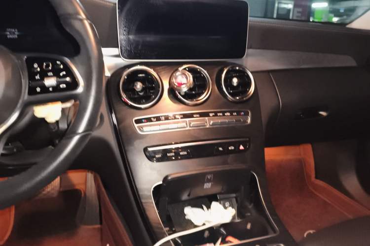 Used Mercedes-Benz C-Class 2019 Restyled C 260 L Sport Edition Audio And AC Panel