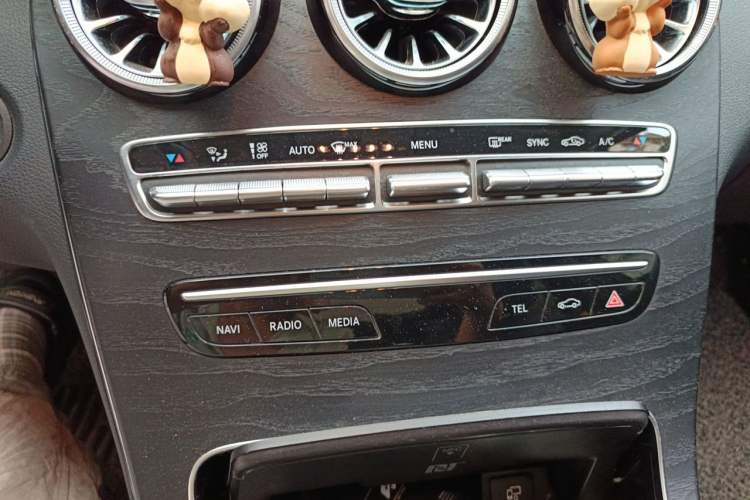 Used Mercedes-Benz C-Class 2019 Restyled C 260 L Sport Edition Audio And AC Panel