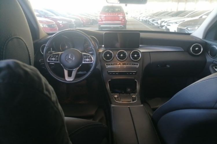 Used Mercedes-Benz C-Class 2019 C 180 L Fashion Edition Sport Version Center Console