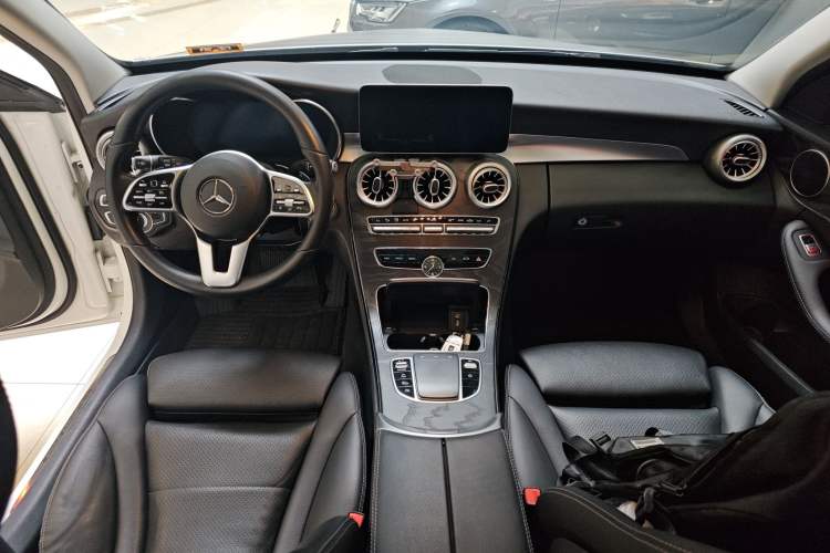 Used Mercedes-Benz C-Class 2019 C 260 Estate Center Console