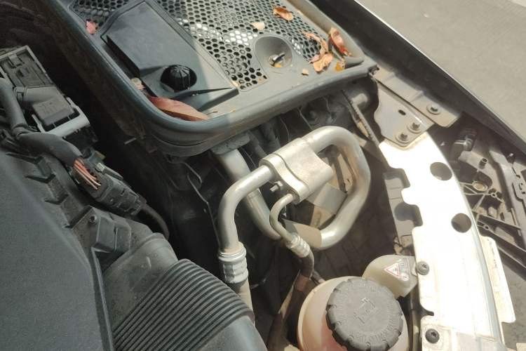 Used Mercedes-Benz C-Class 2019 Updated C 260 L Engine Bay Left