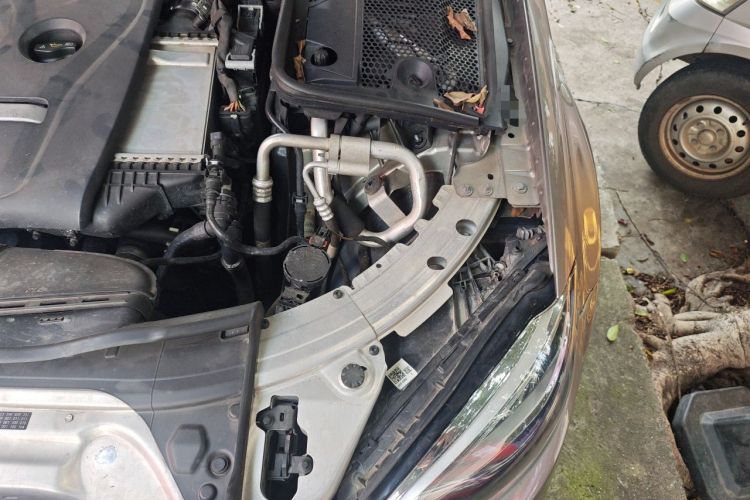 Used Mercedes-Benz C-Class 2019 C 180 L Fashion Edition Sport Version Engine Bay Left