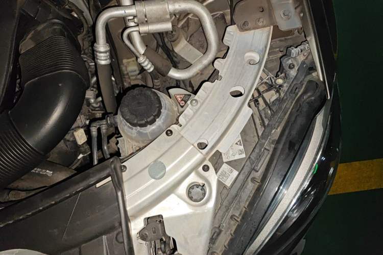 Used Mercedes-Benz C-Class 2019 C 260 Coupe Engine Bay Left