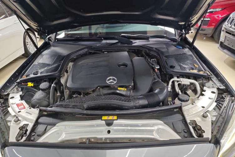 Used Mercedes-Benz C-Class 2019 C 260 Estate Engine Bay
