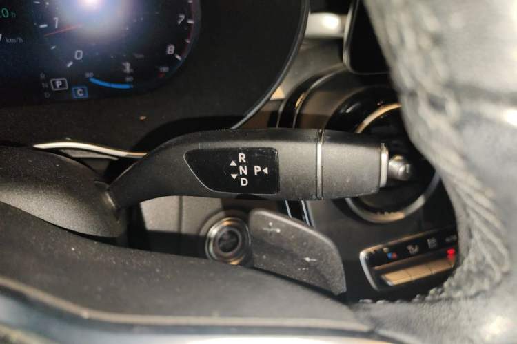 Used Mercedes-Benz C-Class 2019 Restyled C 260 L Sport Edition Gear Lever
