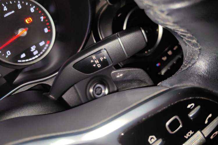 Used Mercedes-Benz C-Class 2019 C 180 L Fashion Edition Sport Version Gear Lever